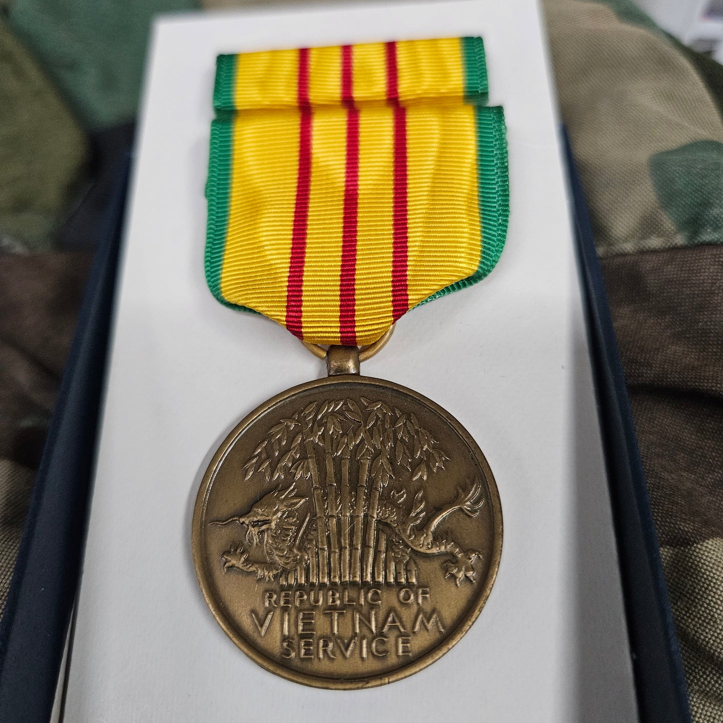 Vietnam service medal set