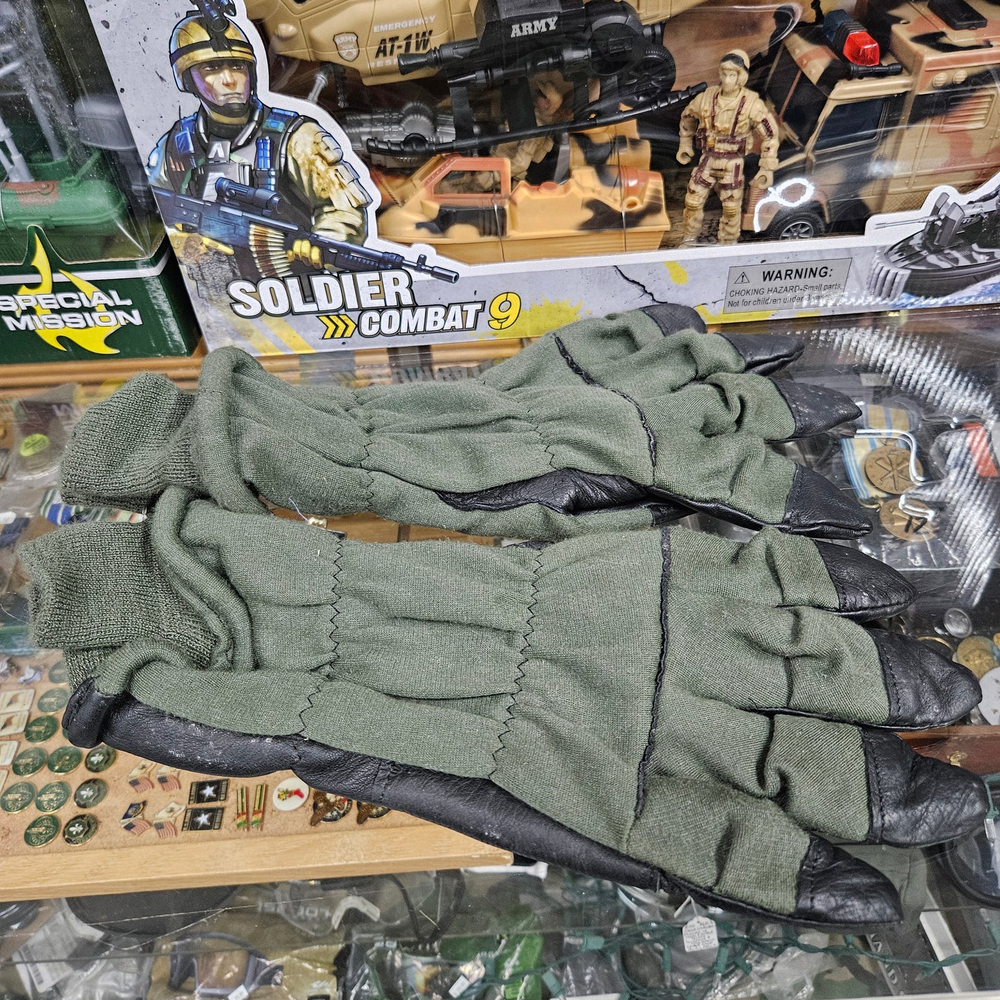 Intermediate cold flyer's glove