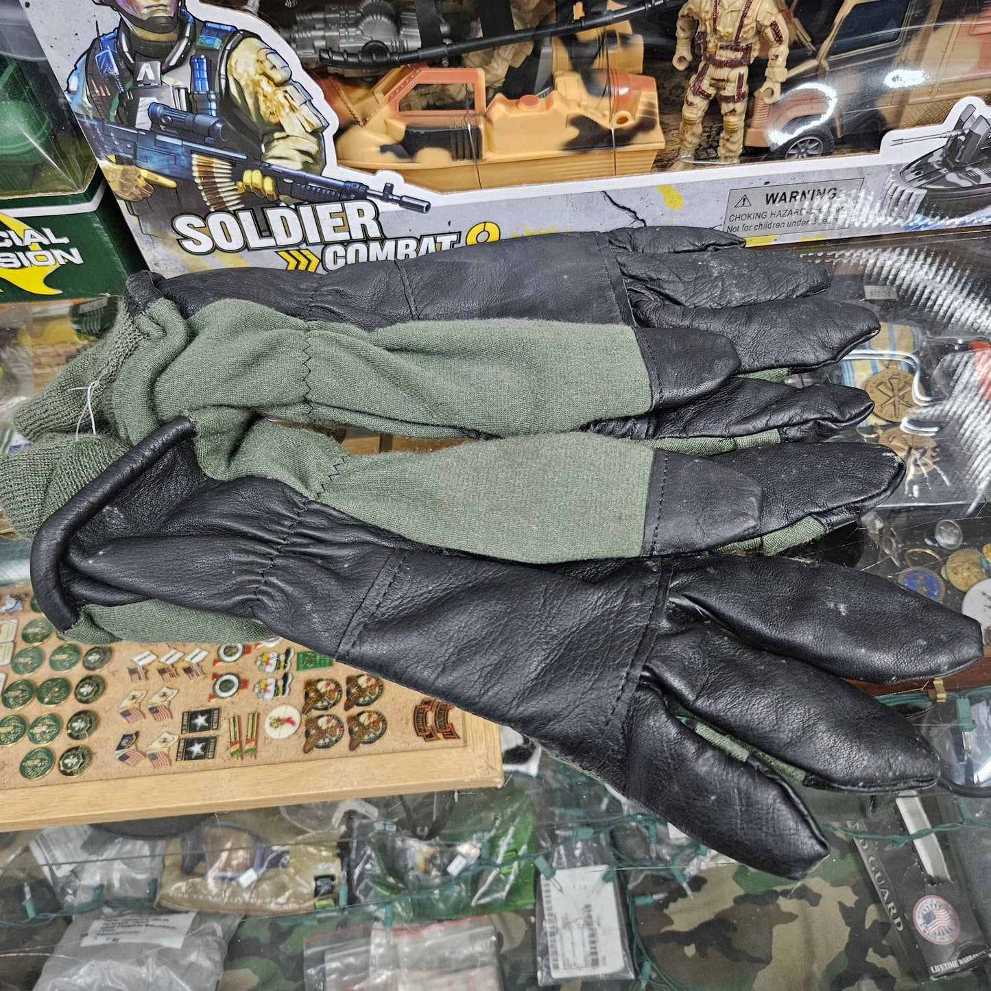 Intermediate cold flyer's glove