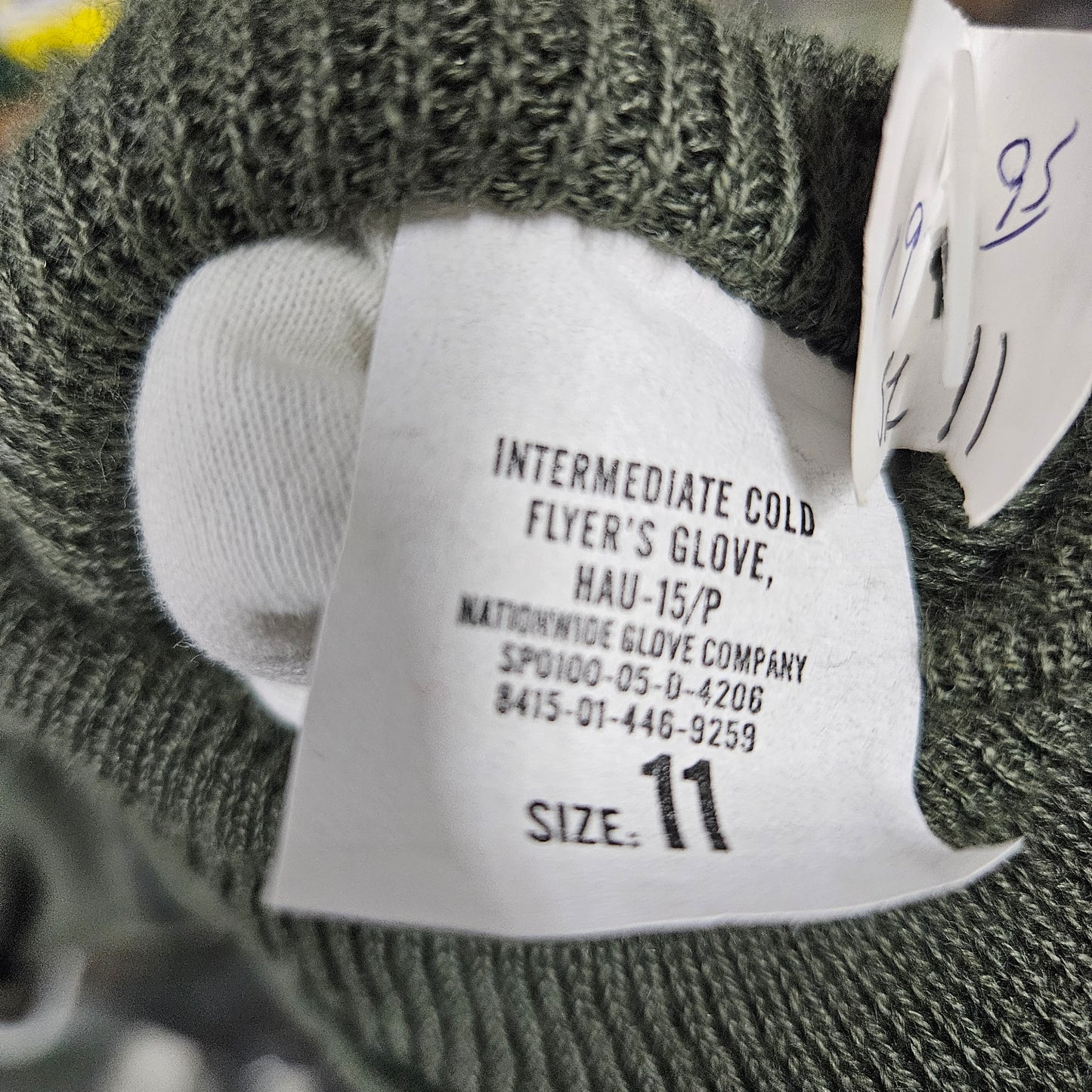 Intermediate cold flyer's glove